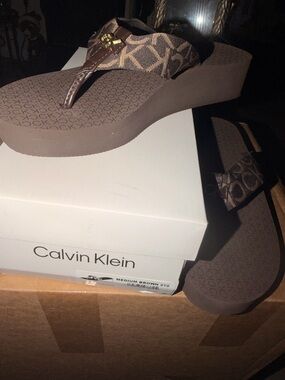 Calvin Klein Medium Brown Sandal Box Label